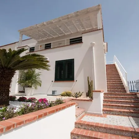 Apartment Dalmar 1st Floor & Pool Access